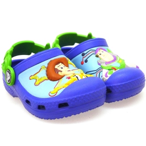 https://www.carrile.es/zueco-piscina-ni-o-crocs-disney