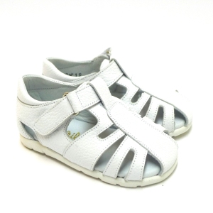 zapatos-de-bebe-sandalias-blancas