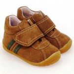 zapatos-para-la-guarderia-bota-deportiva-puntera-reforzada-nobuck-marron-velcro