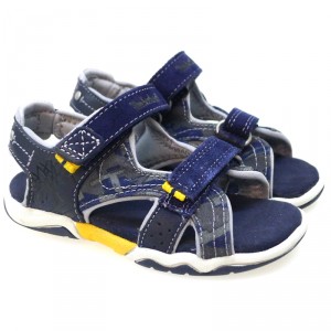 zapatos-de-nino-imprescindibles-en-verano-sandalia-abierta-velcros-timberland-c21-2a-azul