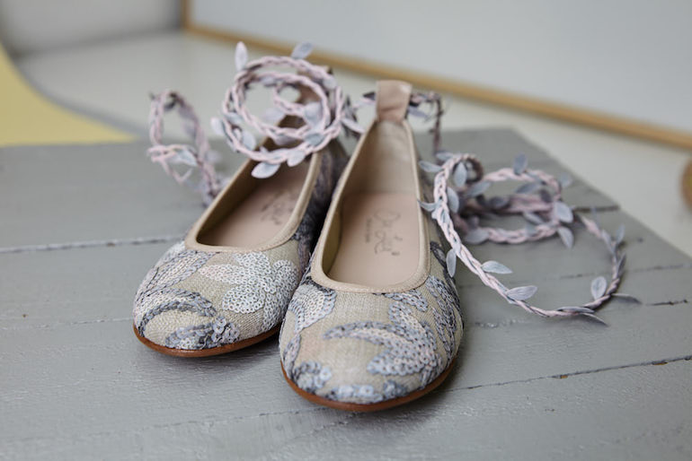 Zapatos de comunión 2019 bailarinas atadas Oca Loca