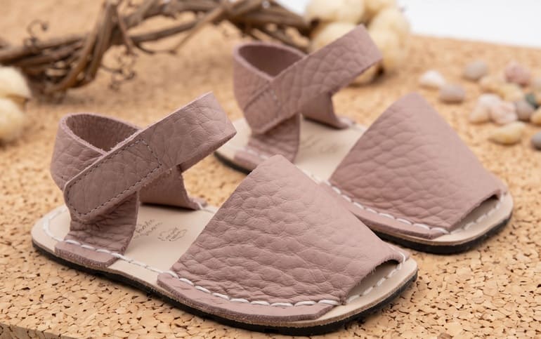 Leer Abarcas Menorquinas Respetuosas: La Guía Podológica para el Verano Abarcas Menorquinas Respetuosas: La Guía Podológica para el Verano