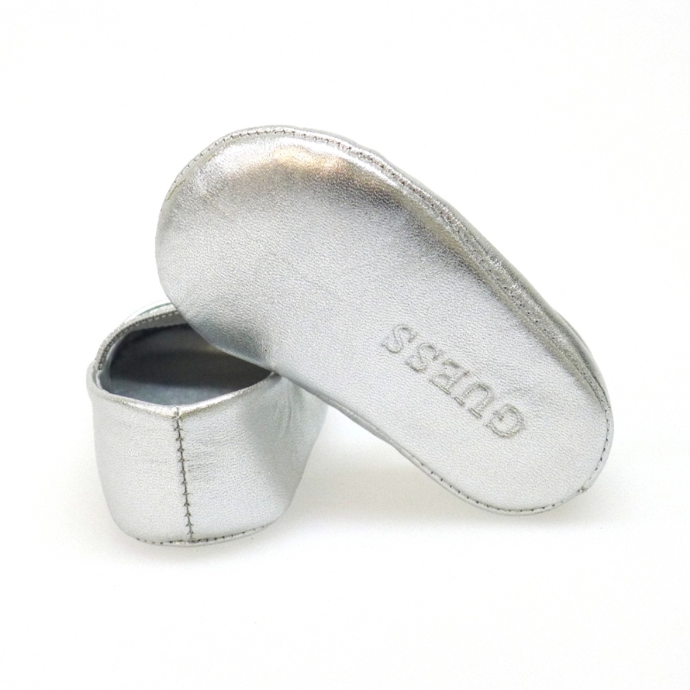 Bailarinas bebé sin suela plata Guess Swan Layette foto 4