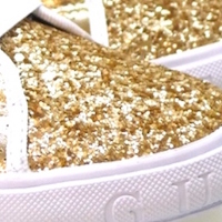 Zapatillas metalizadas con purpurina pala y talón | Guess foto 5