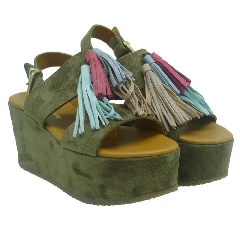 Sandalia plataforma con borlas Alpe Yacare 3424-1163 Taupe