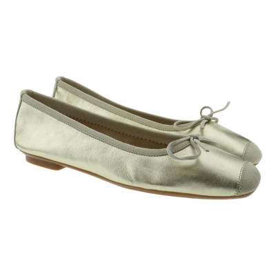 Bailarina Dorada Mujer Reqins Elegancia Y Brillo bailarina-dorada-mujer-reqins-elegancia-y-brillo