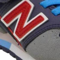 DEPORTIVA EN TONOS GRISES Y AZULES