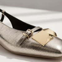 Acabado dorado con aire sofisticado