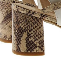 SANDALIAS CON DETALLES DE PYTON