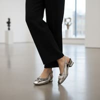 Diseño destalonado con detalle geométrico