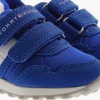 MEZCLA DE DEPORTIVA Y ZAPATO
