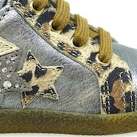 BOTAS CON DETALLES EN ANIMAL PRINT