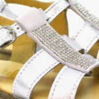 Piel de napa blanca o piel metalizada plata