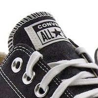 El logo converse en la lengüeta