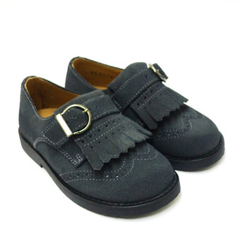 Zapato de vestir para niño con flecos gris