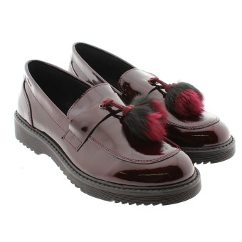 Zapato mocasín charol burdeos Clarys 5943