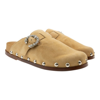 Zuecos beige mujer tachuelas y hebilla joya Alpe 236812
