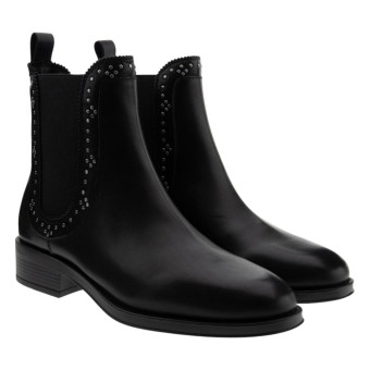 Botín plano negro tachas Another Trend 571401