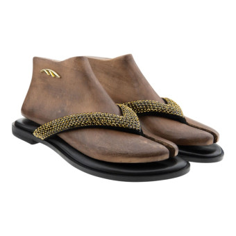Sandalias negras dedo pedrería Caryatis 60032