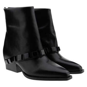 Botines negros punta caña tachas Noa Hmaron Lil Moon