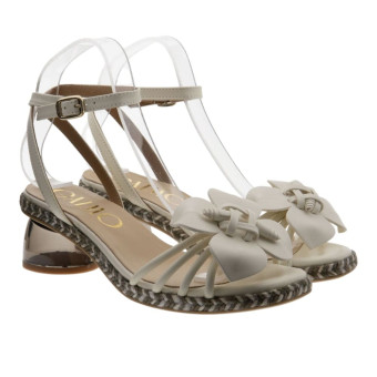 Sandalias piel flor tacón bajo Gaimo Raini