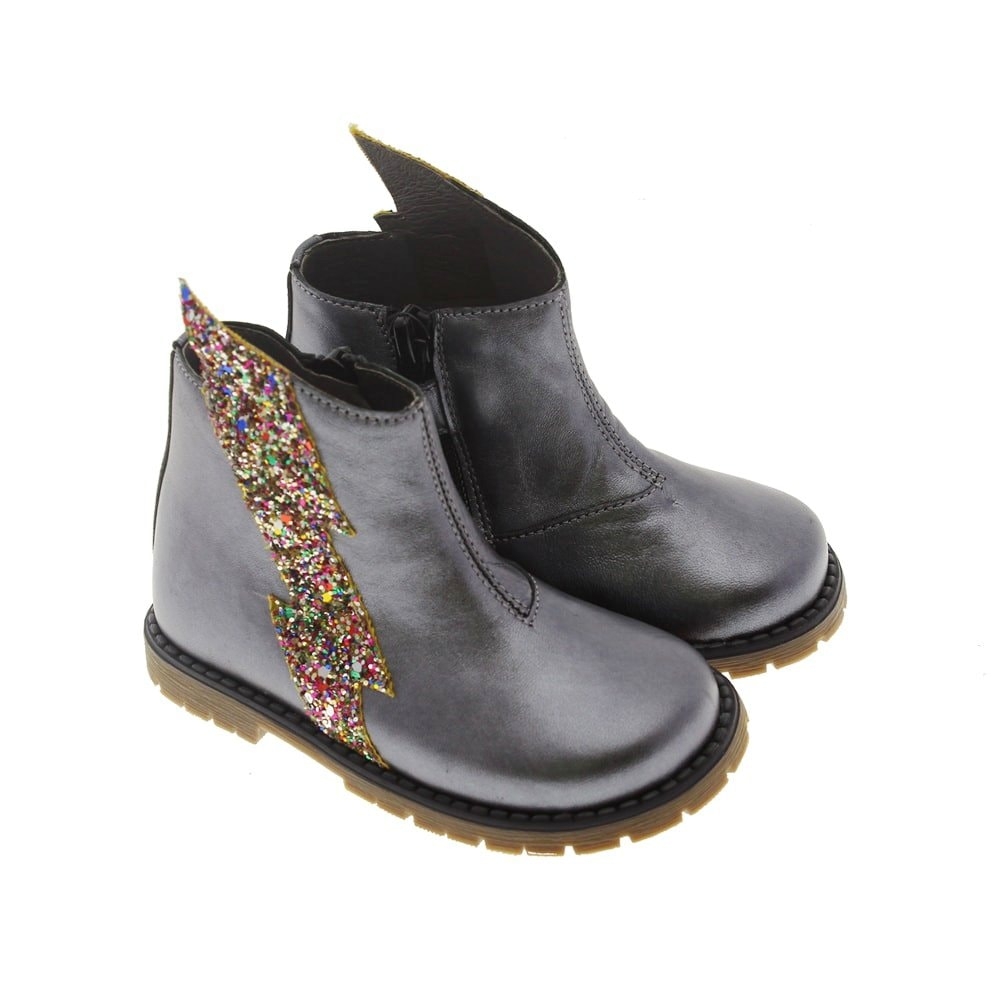 Bota corta metalizada cremallera y rayo Carrile