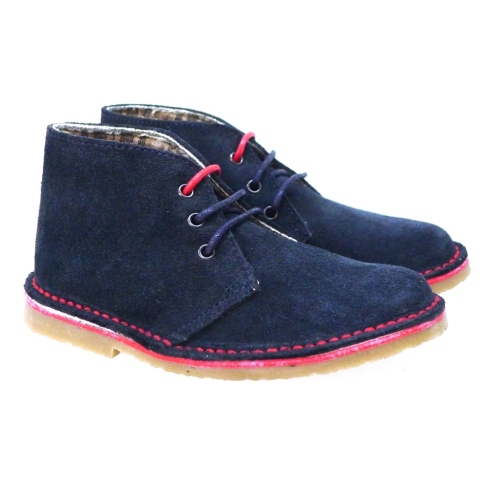Bota pisacacas ante cordón Carrile
