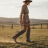 Botas camperas altas Nemonic beige | Bota flecos mujer foto 5