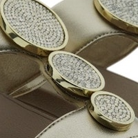Sandalias ergonómicas mujer en dorado o verde con detalle metálico | Fit Flop foto 5