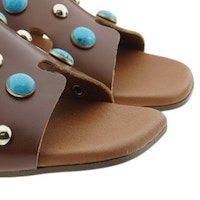 Sandalias piel planas cuero con tachuelas y piedras Go Woman foto 7