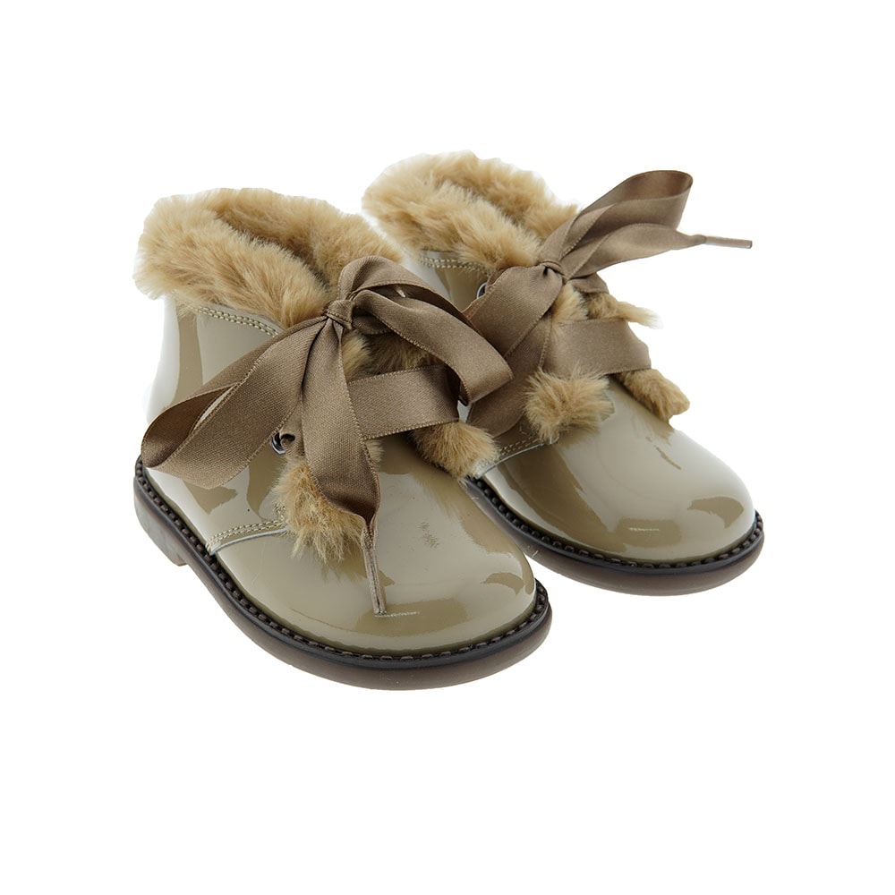 Botita charol pelito cordón 202928