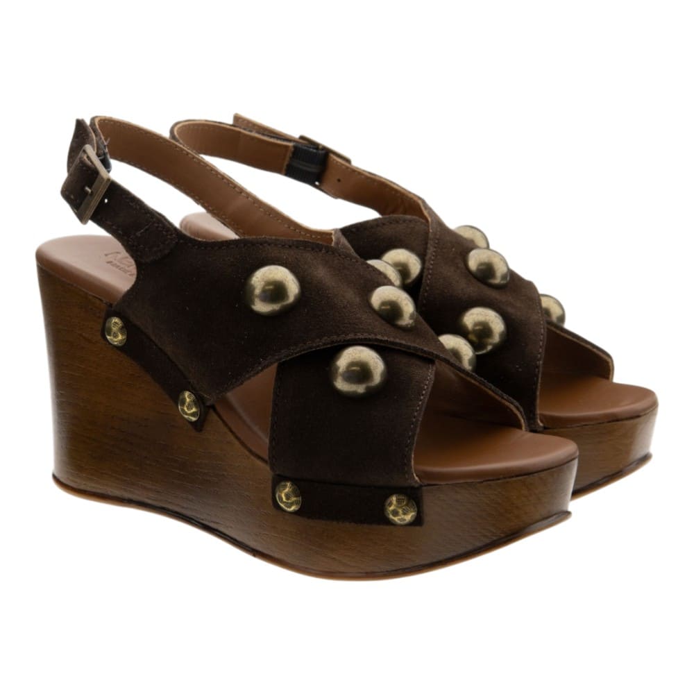 Sandalias cuña piel ante tachas Nemonic 2499