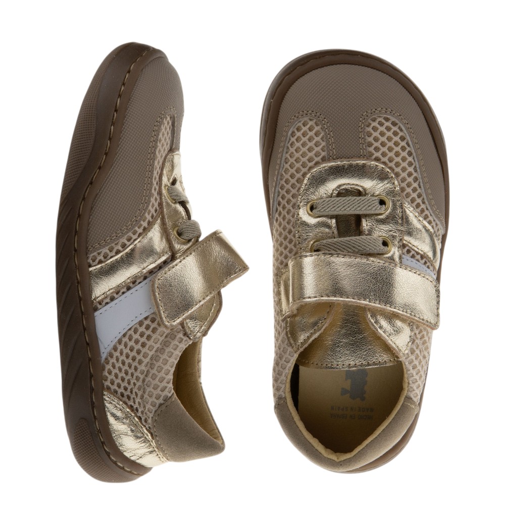 Zapatillas niña barefoot doradas velcro Carrile | Flexibles y cómodas foto 2