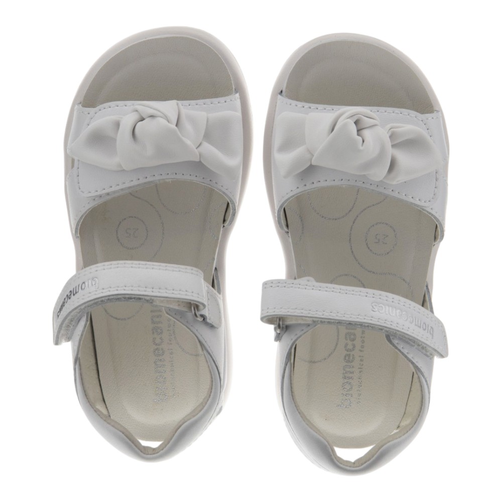 Sandalias blancas piel niña lazos Biomecanics foto 2