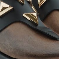 Sandalias Dedo Caryatis Tachuelas Doradas | Gallery Carrile foto 5
