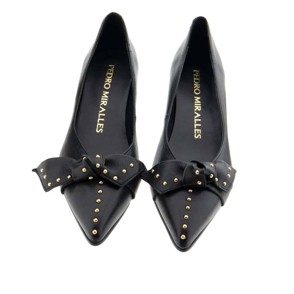 Zapato tacón negro mujer Pedro Miralles con lazo y tachuelas foto 2