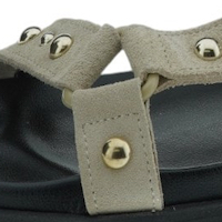 Sandalias planas cómodas camel con tachuelas Go Woman foto 5