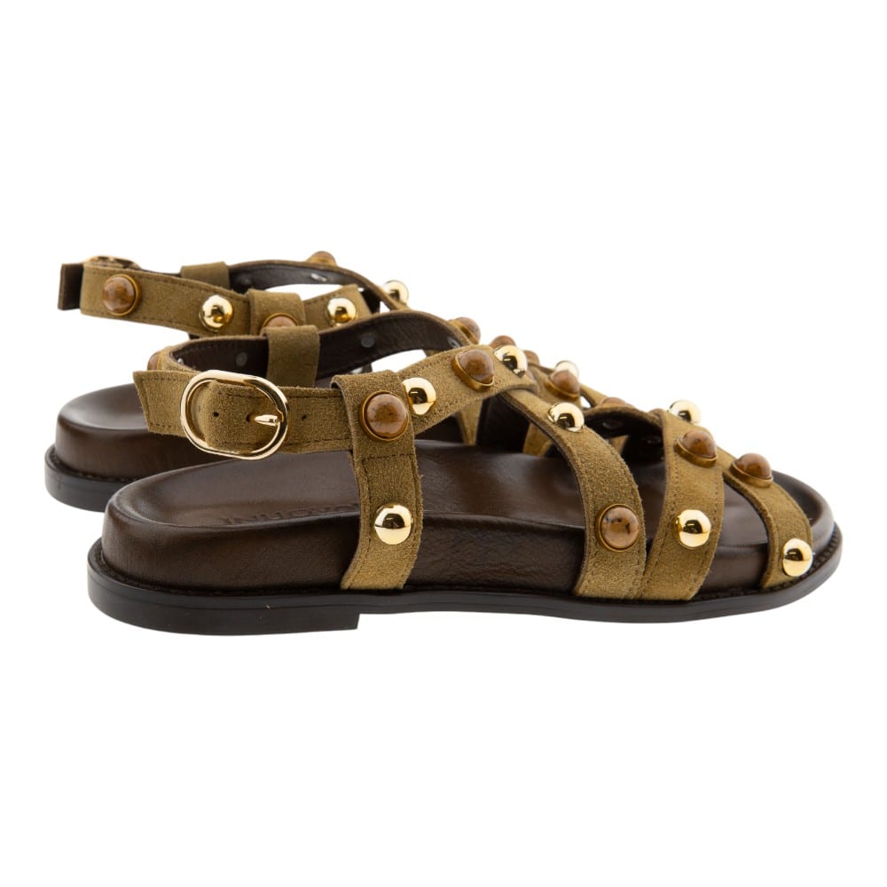 Sandalias Planas Inuovo con Tachuelas Doradas | Estilo Atemporal en Carrile foto 4