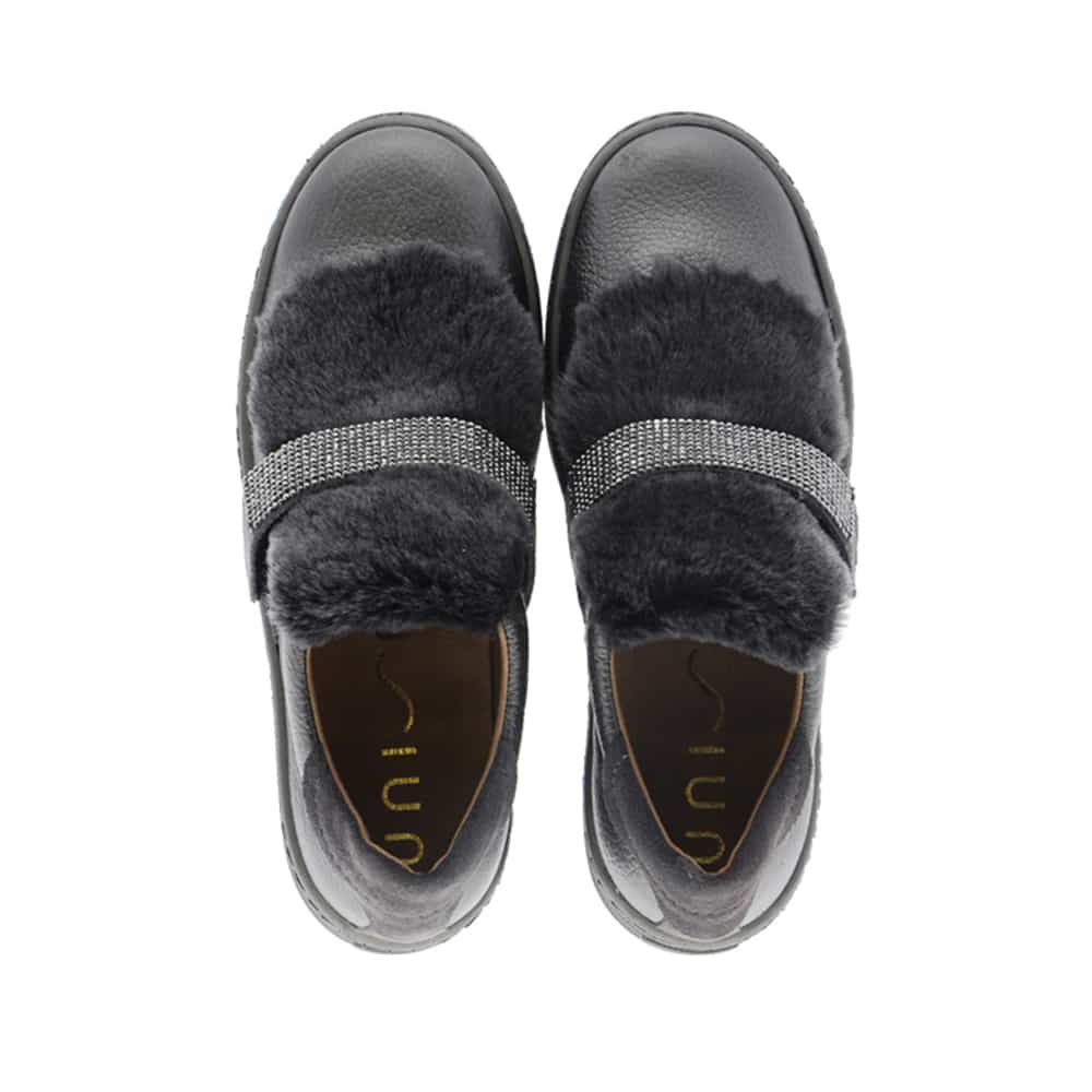 Sneakers metalizadas pelo Unisa Fun foto 2