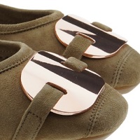 Bailarinas de suede con chapa metálica Reqins para mujer | Estilo y Confort en Carrilé foto 6
