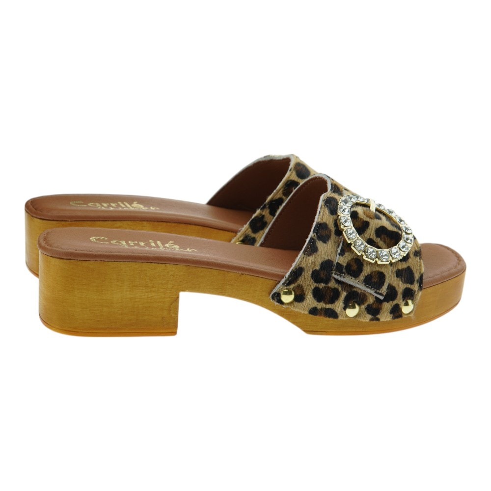 Sandalias animal print mujer con tacón bajo y pedrería | Carrilé Woman foto 4