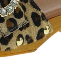 Sandalias animal print mujer con tacón bajo y pedrería | Carrilé Woman foto 7