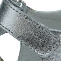 Sandalias niña cerradas piel metalizada velcro Naturino See foto 7
