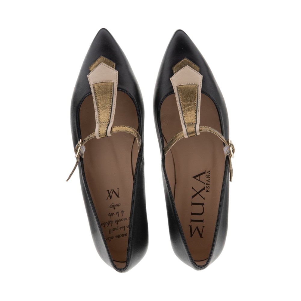 Zapato tacón bajo punta y hebilla negro Miuxa foto 2