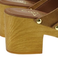 Zuecos serraje mujer color cuero con tacón de madera | Carrilé Woman foto 6